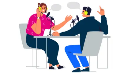 Podcast Aufnahmesituation, zwei Personen am Tisch mit Mikrofonen 